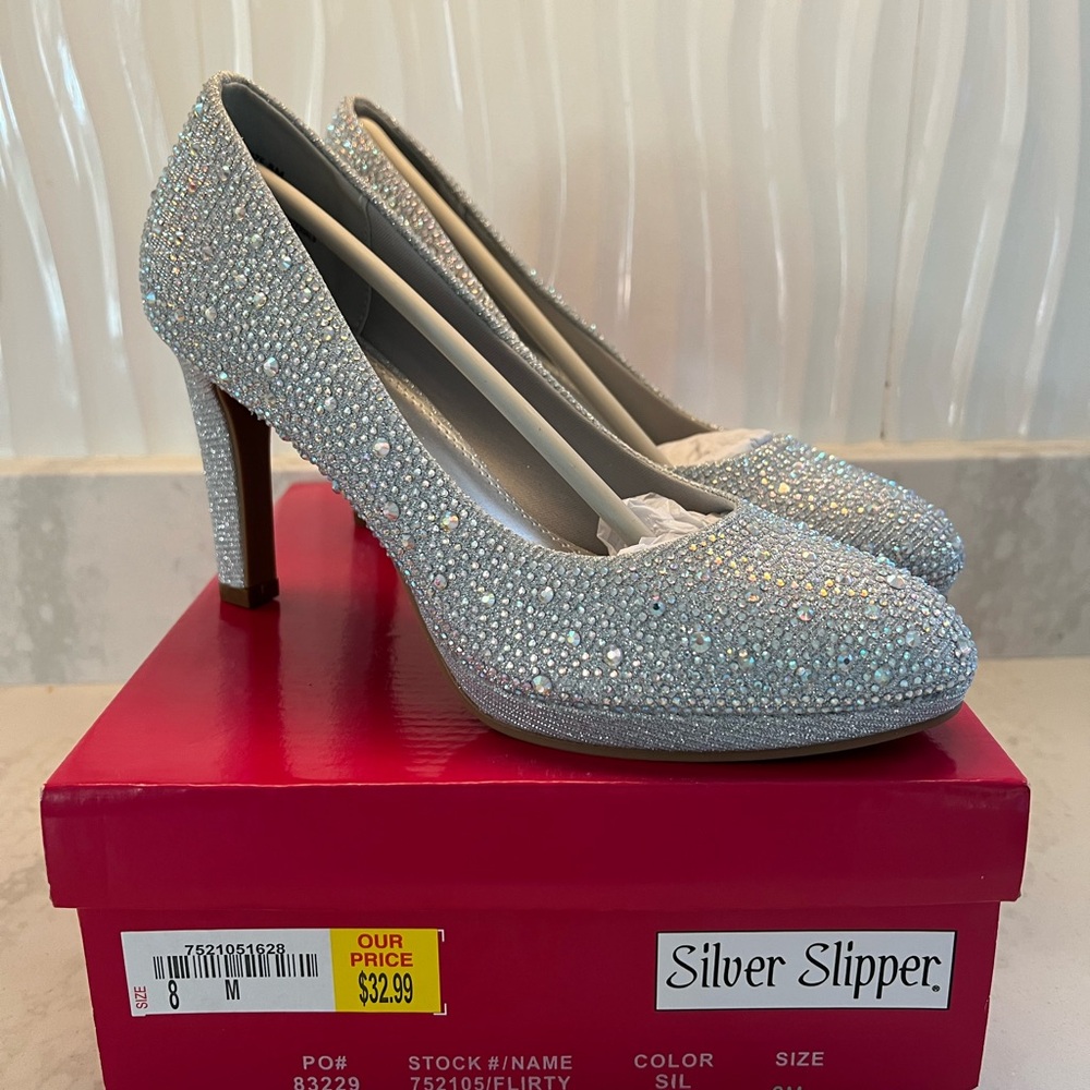 NIB Silver Slipper Flirty Heels Size 8M